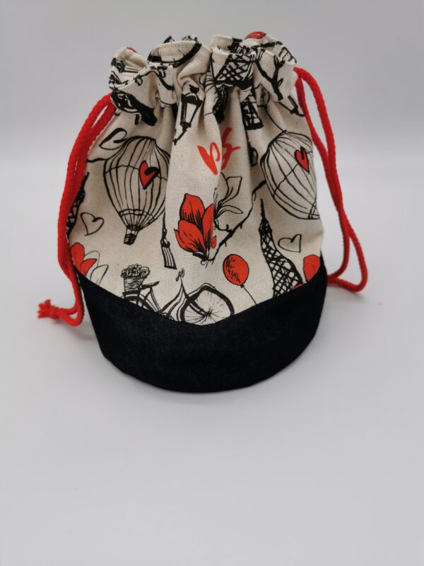 Petit sac de voyage rond avec fond réversible brodé texte 30 x 25 cm – Image 3