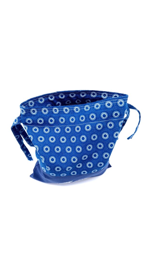 Petit sac de voyage réversible 2 tissus 25x30 cm bleu- brodé texte love blanc – Image 2