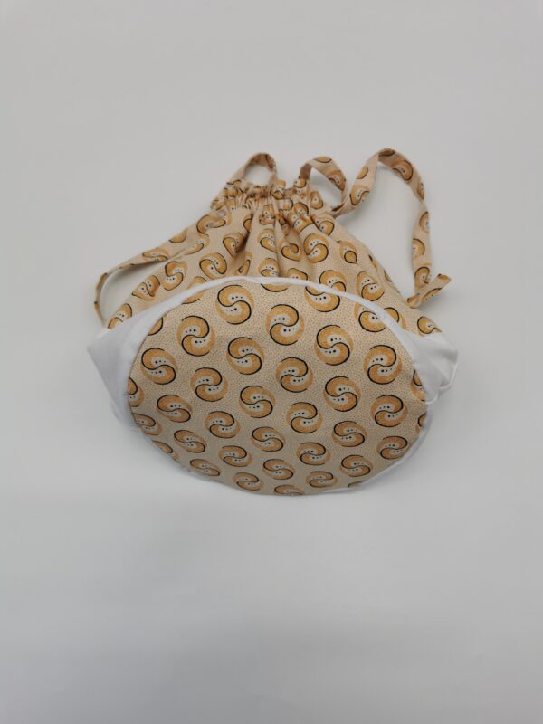 Petit sac de voyage rond avec fond réversible 2 tissus 30 x 25 cm beige - brodé texte bonheur – Image 3