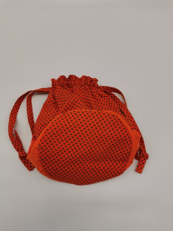 Petit sac de voyage rond avec fond réversible 2 tissus 30 x 25 cm orange - brodé texte Croque la vie – Image 2