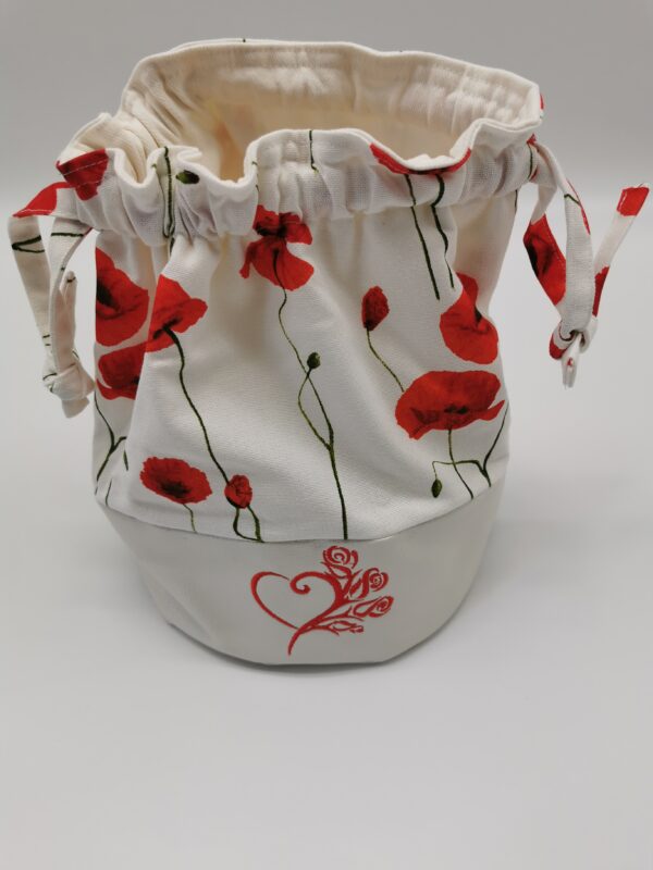 Petit sac de voyage rond avec fond Collection Coquelicots 2 tissus 30 x 25 cm blanc- brodé image coeur fleurs