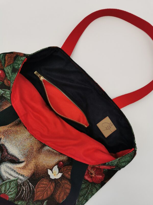 Tote bag Collection Savane Lionne intérieur suédine rouge et noire – Image 4