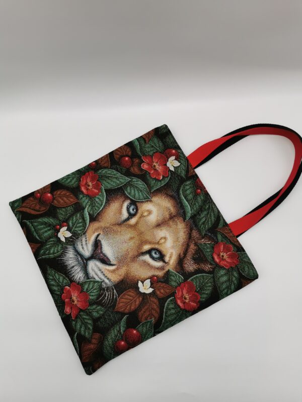 Tote bag Collection Savane Lionne intérieur suédine rouge et noire – Image 2
