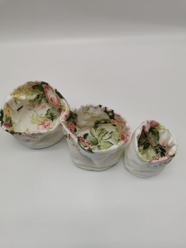 Lot 3 Paniers déco ronds floral pastel blanc 10 cm 13 cm et 16 cm – Image 3