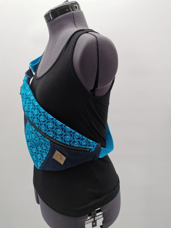 Sac banane bandoulière réglable en denim bleu et tissu bleu turquoise – Image 7