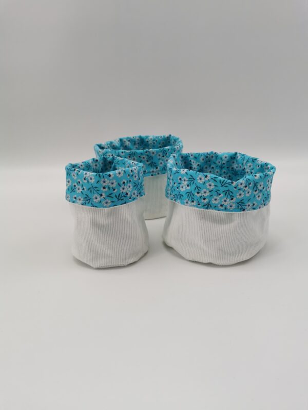 Lot 3 Paniers déco ronds velours côtelé blanc intérieur bleu petites fleurs  10 cm 13 cm et 16 cm – Image 4