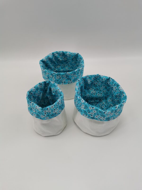 Lot 3 Paniers déco ronds velours côtelé blanc intérieur bleu petites fleurs  10 cm 13 cm et 16 cm