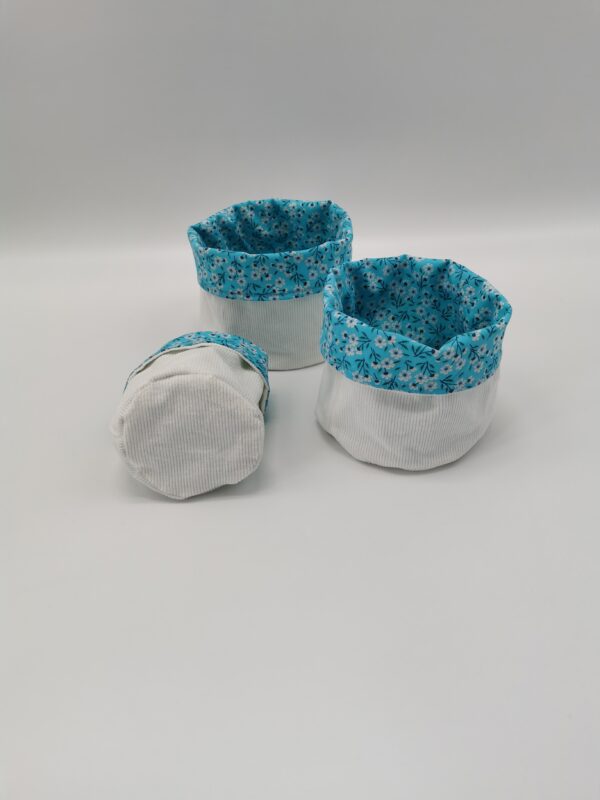 Lot 3 Paniers déco ronds velours côtelé blanc intérieur bleu petites fleurs  10 cm 13 cm et 16 cm – Image 3