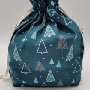 Pochette de Noël simple motifs fond bleu sapin argentés 32 x 34 cm